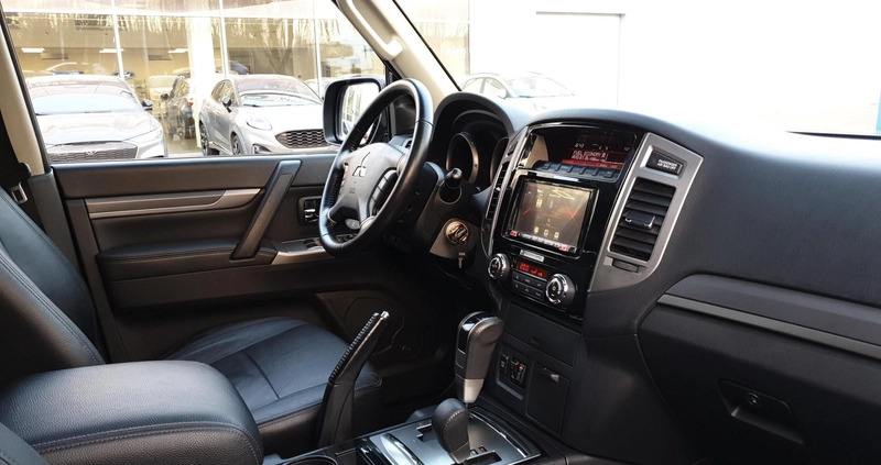 Mitsubishi Pajero cena 159900 przebieg: 183000, rok produkcji 2018 z Dąbrowa Górnicza małe 379